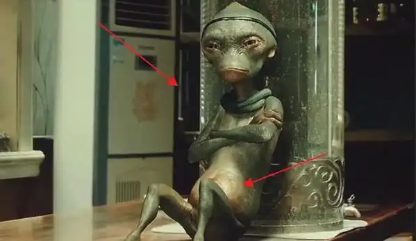 疯狂的外星人奇卡也有啤酒肚怪不得离开地球时带的全是酒