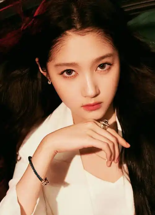 关晓彤晒新随拍