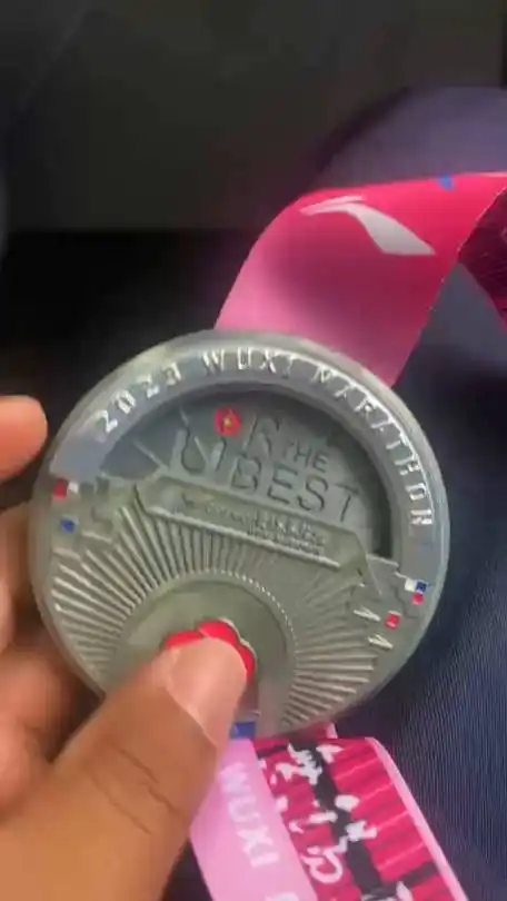 无锡马拉松完赛奖牌"暗藏玄机"?