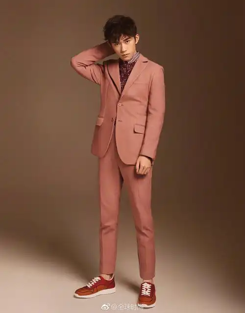 易烊千玺 & bottegaveneta 全新时尚大片Ⅰ代言人的颜值和衣服