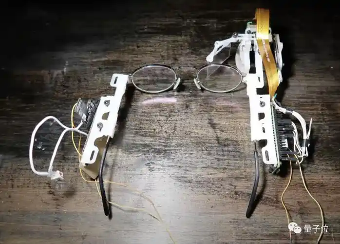 树莓派diy穷人版谷歌眼镜,自定义手势操控,再一次被开发新玩法.
