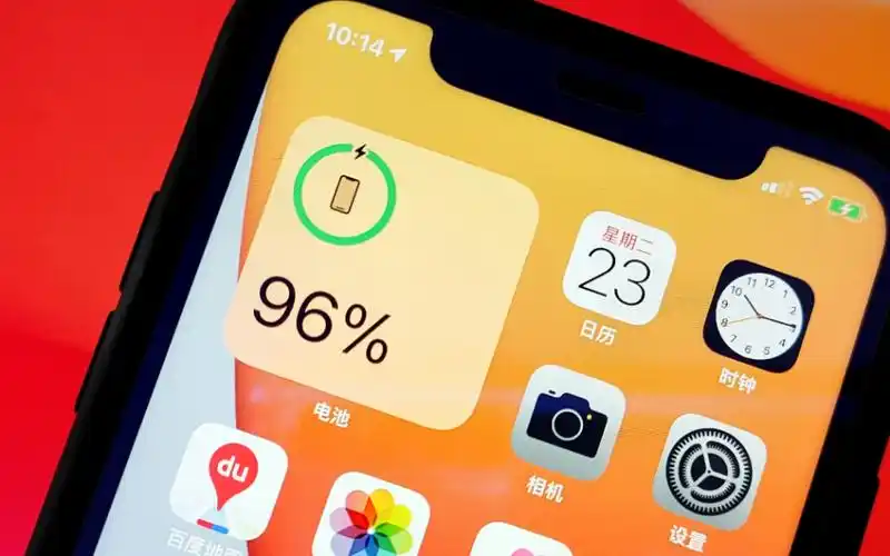 苹果"最强"更新,ios14超级续航,一整天都100%电量