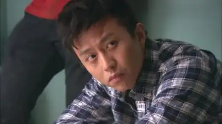 相爱十年:肖然卖光盘被城管抓起来,刘元把他保了出来,生活不易