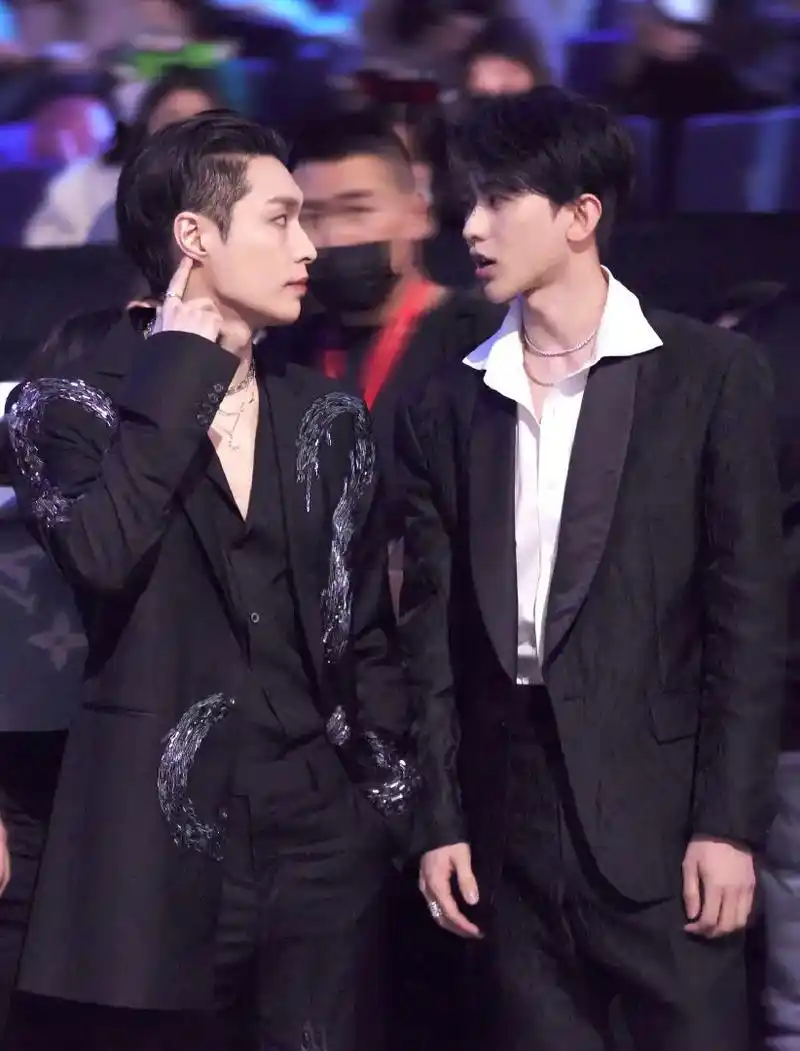 蔡徐坤 #张艺兴 分享几张觉得很美好的照片 - 抖音