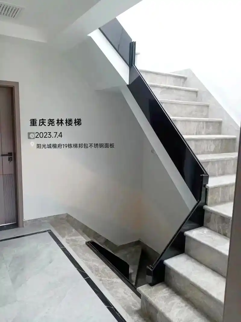 阳光城檀府19栋玻璃栏杆,钢板槽外挂之后包不锈钢饰 - 抖音