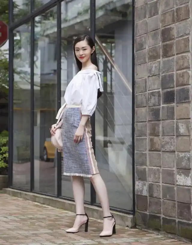 宋轶时尚搭配,长发飘飘,展现甜美青春,惊为天人