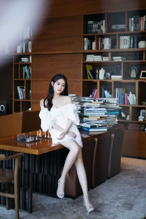 祝绪丹暗黑风红毯造型气质气场超牛抹胸礼服性感优雅真美