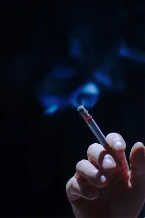 这就是我开始抽烟时的记忆.