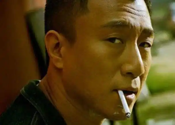 被曝室内吸烟惹议知名演员孙红雷下不为例