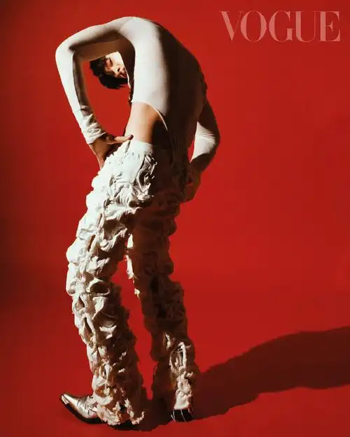 胸肌!「这是一个费洛蒙爆炸的拍摄现场.许光汉抛开所有