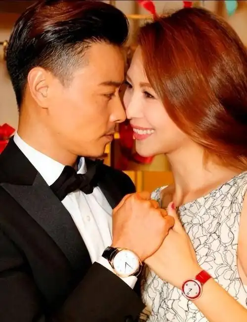 蔡少芬老公50大寿,3个孩子出镜像爹又像妈,张晋长了好多白头