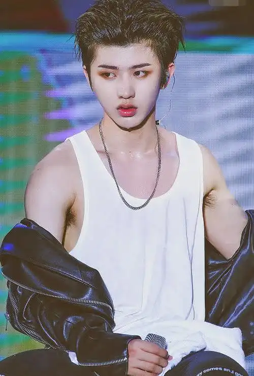 张艺兴我有六块腹肌蔡徐坤我八块王一博一样杨洋呵