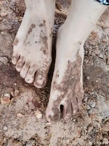 男人的相册-我觉得姑娘的脚脏一点是很性感的-1