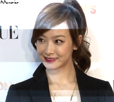 宋茜fx美女妩媚可爱秀发gif动图_动态图_表情包下载_soogif