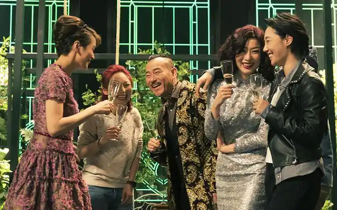 郑秀文新剧造型曝光,穿旗袍显老牌港星范!