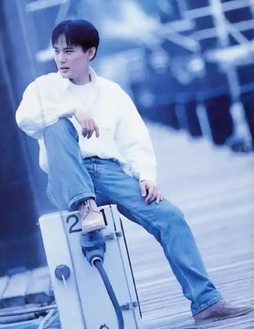 56岁张信哲:出道35年,0绯闻,看了豪宅,知道他低调是"装"的