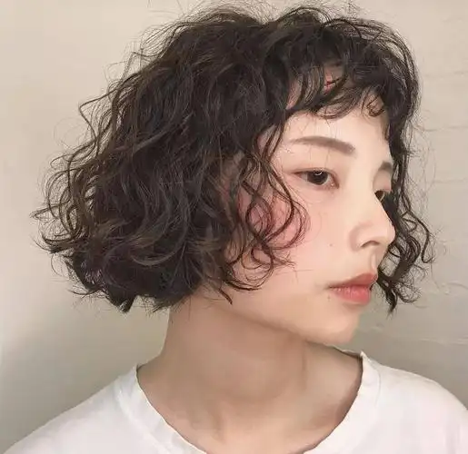 短发小爆卷