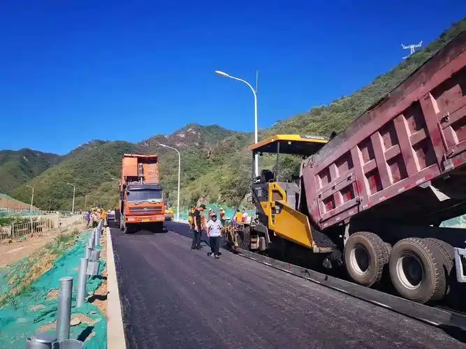 沥青道路施工