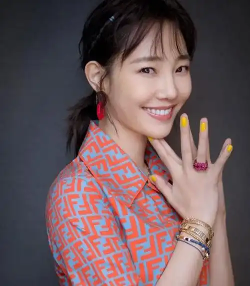 近日,网络上流传着一段演员白百何和好友聚餐的视频,从拍摄者的角度