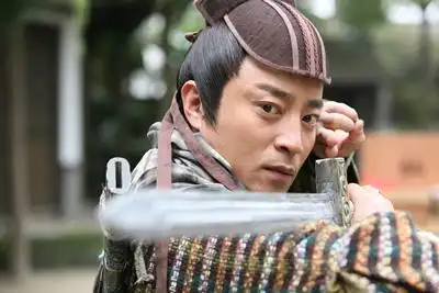 《八仙》何中华不用替身 火中拍戏险被烧伤(图)