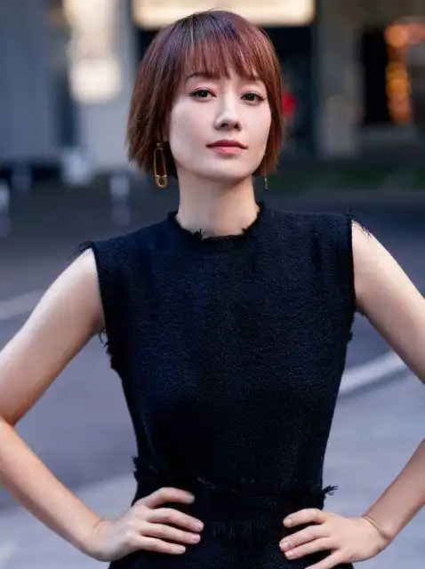 这些明星改变了我对"方脸"的偏见,高级显气质,而且越老越耐看插图5