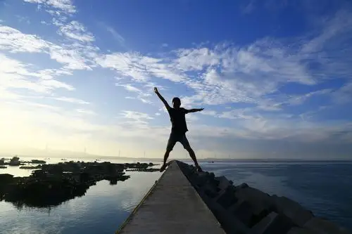 从面向大海的苏峰山走向东山的阳光沙滩