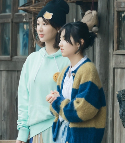 杨紫《向往的生活》素颜出镜,五官精致皮肤细腻,状态不输张子枫_安迪