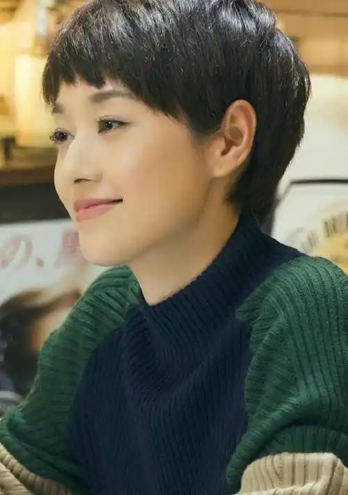 原创原创43岁马伊琍帅起来真没男生什么事黄色短发齐刘海撩力十足