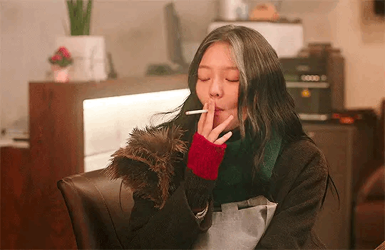 女明星抽烟动图 feel like