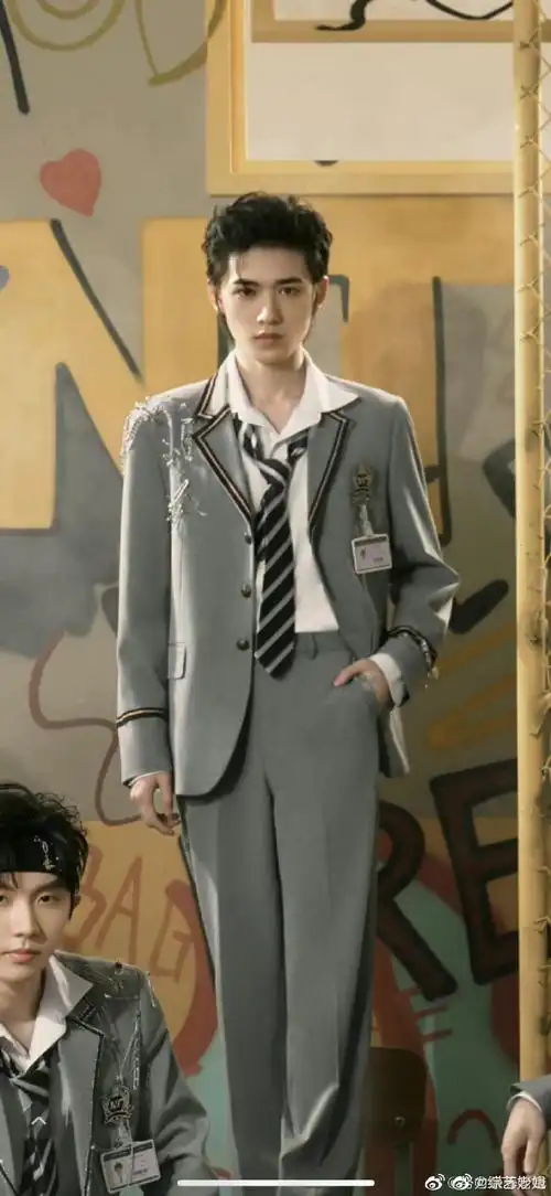 宋亚轩校园风大背头造型