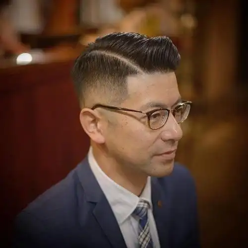 男士二八分发型怎么吹?男生中分怎么吹发?-图1