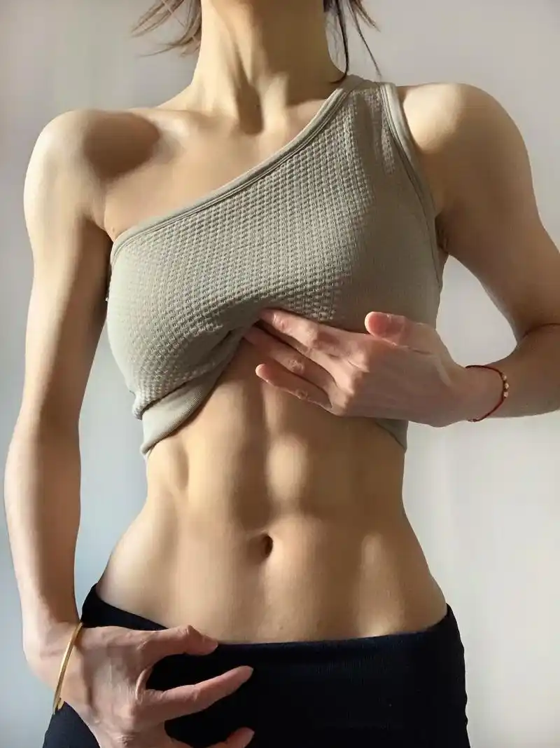 今天练了.#腹肌 #健身 #自律 #居家锻炼 #帕梅拉女孩 - 抖音