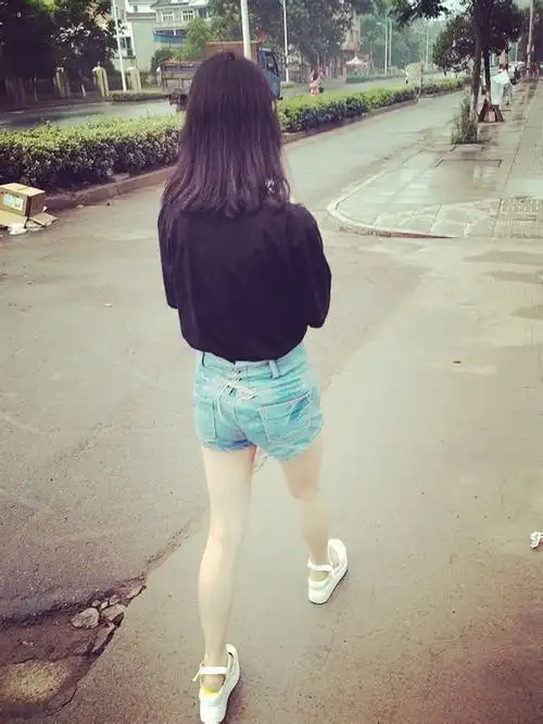 唯美长发女生背影qq意境透明皮肤-俺纯洁的像张透明的白纸_爱个性网