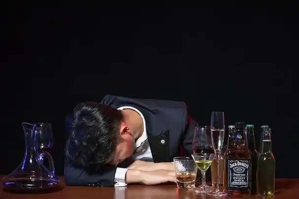 男人不喝酒,枉在世间走.