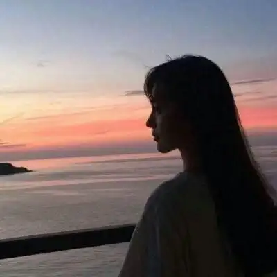 海边意境女生头像