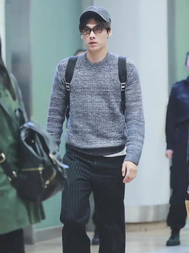 李易峰机场照,wuli峰峰好帅啊!有没有帅到你呢?