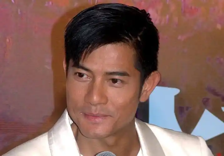 天王郭富城帅了几十年,百变发型功不可没,你学过几款