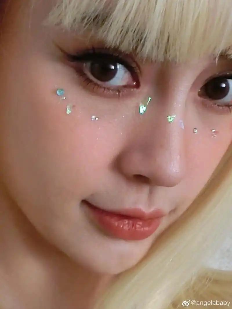 angelababy自拍,她的鼻子山根那块儿好奇怪