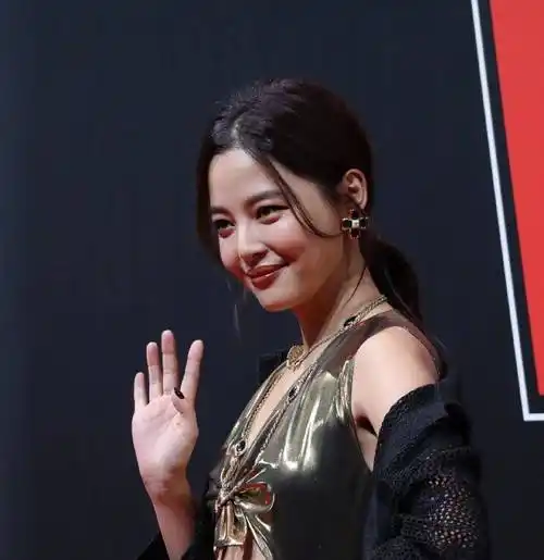 朱珠美,上海这夜沦陷天际,肌肉紧实丰满,魅力撩人!_明星_人们_时尚