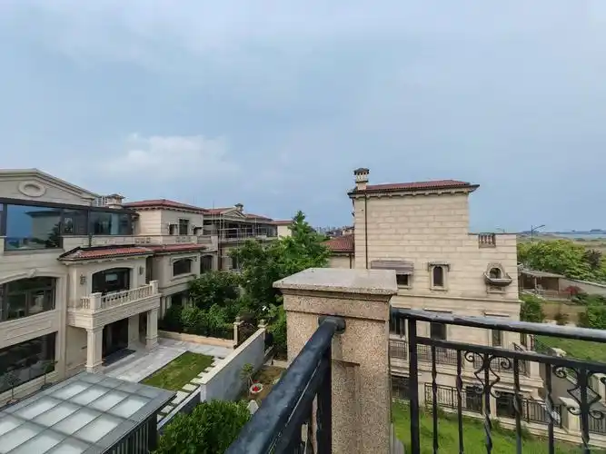 法式大独栋 朝南300平花园 前排一线盛泽湖湖景房,钓鱼台别墅二手房