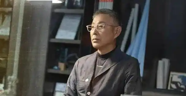 陈道明直言病床之上方知晚年所靠非金钱与儿女