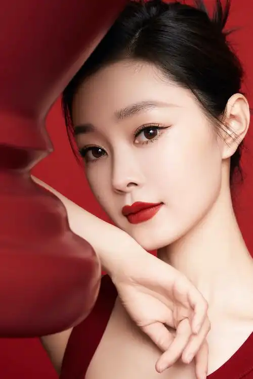 兰蔻lancome棋盘格大片里的宋轶美貌又到达了新的巅峰.