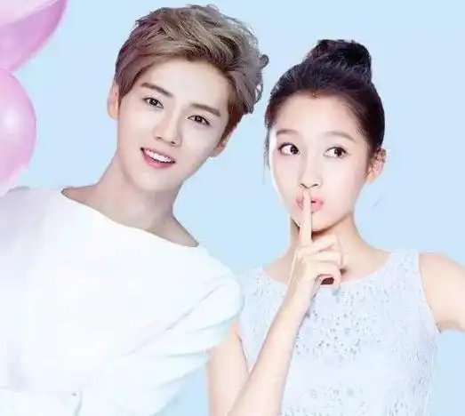 提到关晓彤和鹿晗,两人可是圈内的一对年轻cp情侣,男俊女美两人恋爱史