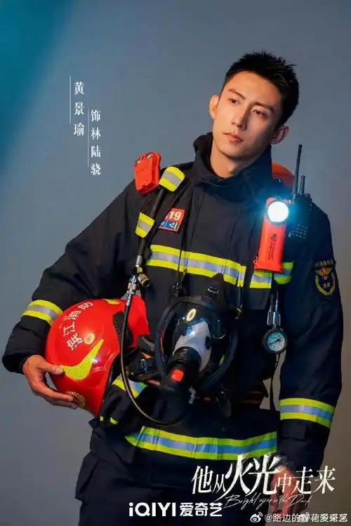 爱上特种兵,粉一个演员满足你对所有制服男友的想象,这一次黄景瑜变身