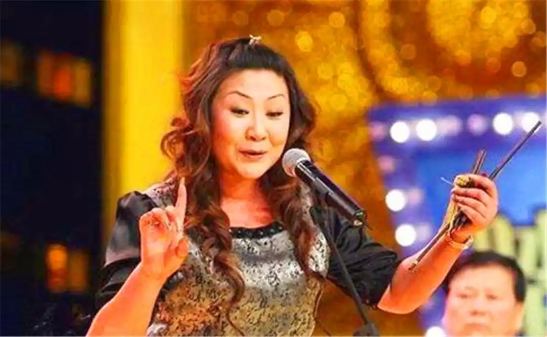 郭德纲老婆45岁生日,德云社众人为其庆生,被尊称为"董事长"_王惠为