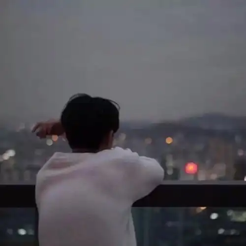 微信意境头像男生背影_头像图片_扣扣乐园