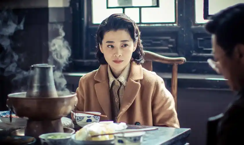 戴上"面具"的梅婷爱钻研:边看电视边挑自己的毛病-大河新闻