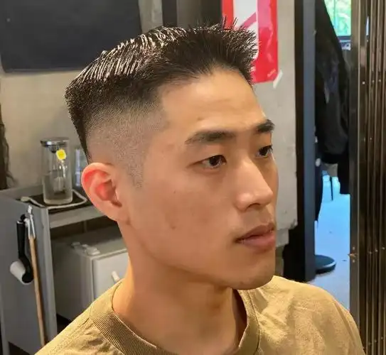 硬发质适合什么发型(发质粗硬的男生剪什么发型好看)_酷知识