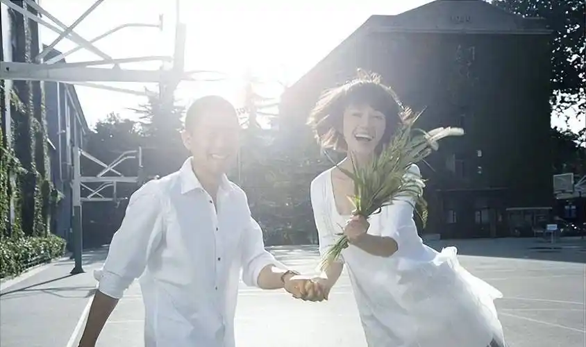 夏雨:结婚不邀请父亲,婚后与母亲明算账,妻子袁泉为他感到心疼_父母