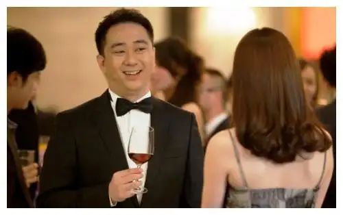 被妻子扇500耳光,烟头烫6次,8次打进医院,王自健为何一忍再忍